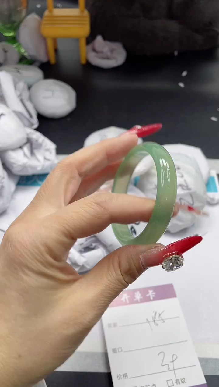 【闪购商品】石英质玉手镯未镶嵌185