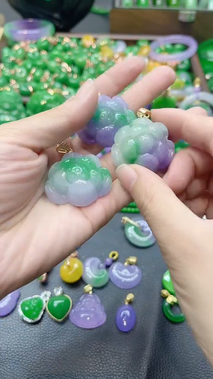 吊坠(赠链)未镶嵌翡翠春彩牡丹