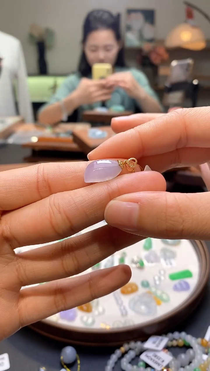 【闪购商品】翡翠18K金镶嵌颈饰随形