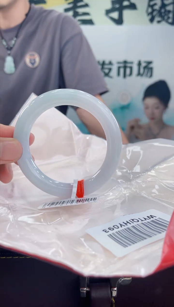 【闪购商品】翡翠手镯未镶嵌手镯