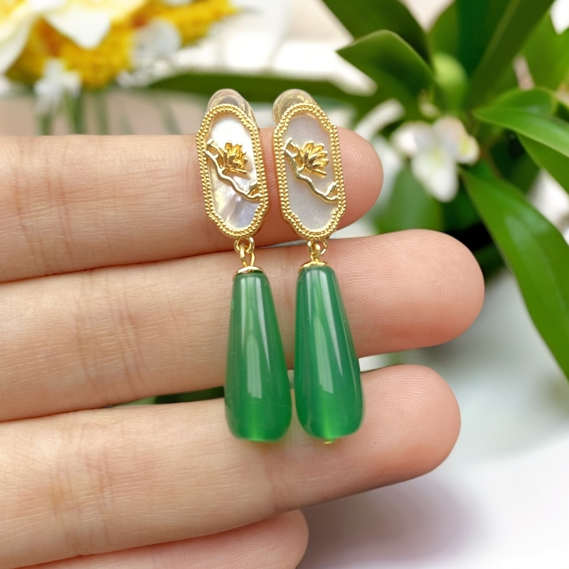 国风冰绿水滴天然玉石耳坠