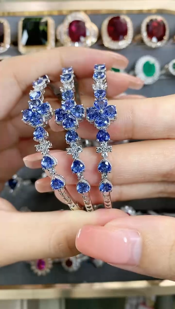 蓝宝石手镯18K金镶嵌多样性发其一