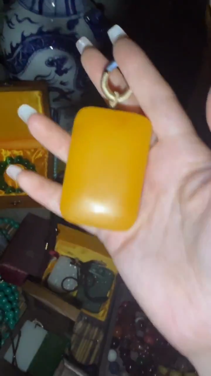 未镶嵌和田玉（黄玉）把件闪购高端商品链接