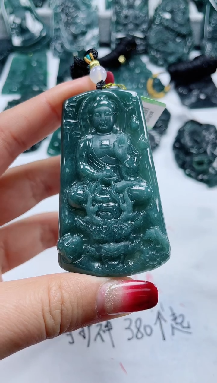 【闪购商品】翡翠颈饰未镶嵌            