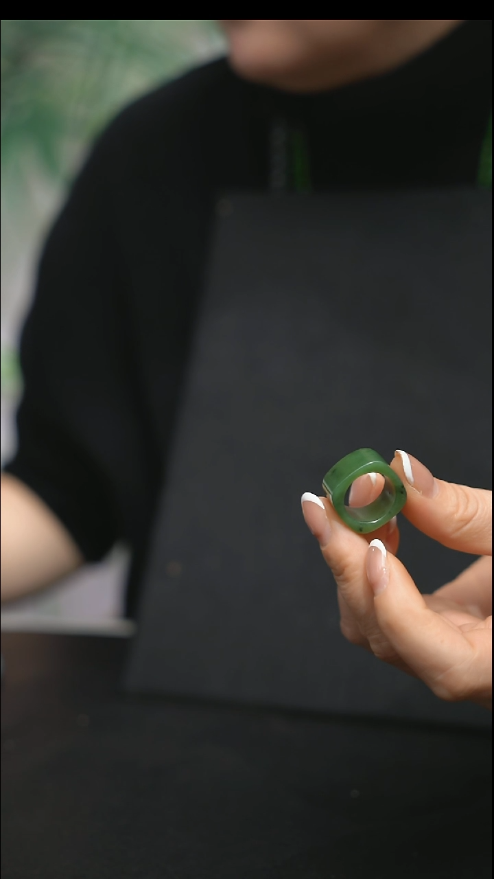 未镶嵌戒指和田玉一****湖未镶嵌 戒指 和田玉 一*湖