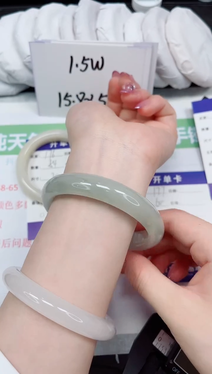 【闪购商品】石英质玉未镶嵌手镯177