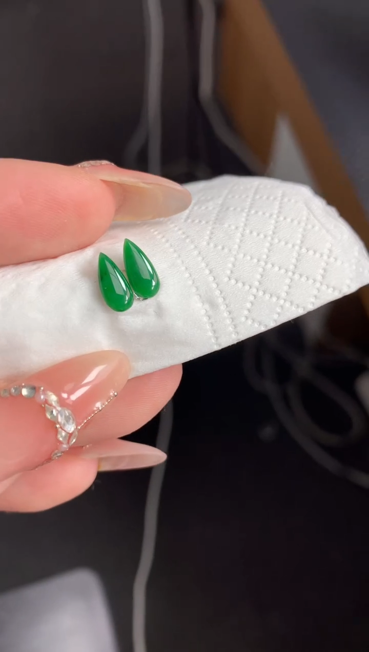 【闪购商品】定制翡翠未镶嵌一对水滴