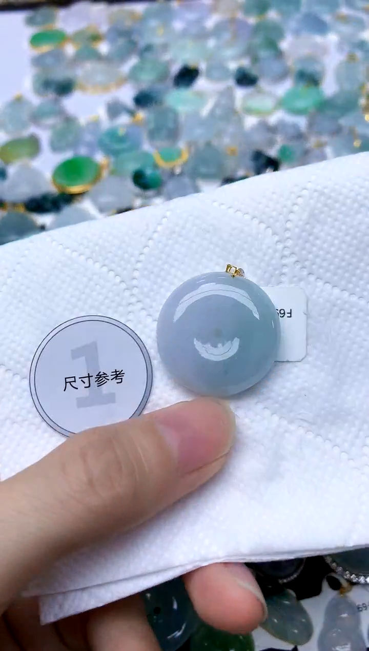颈饰18K金镶嵌翡翠天然A货翡翠