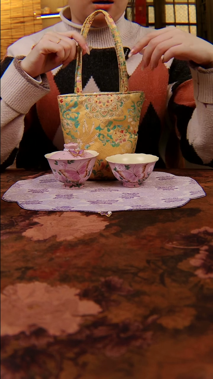 亘古粉妆蝶吻玫香圆满茶壶