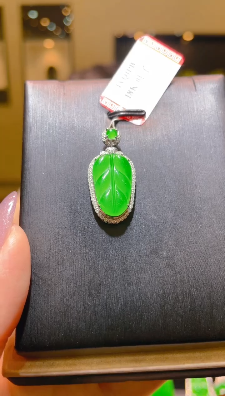 【闪购商品】翡翠18K金镶嵌吊坠(赠链)A108