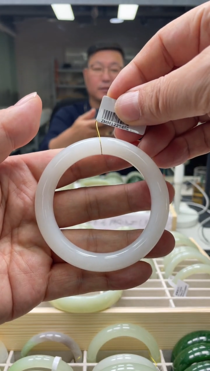 【闪购商品】和田玉手镯未镶嵌57圈口9456