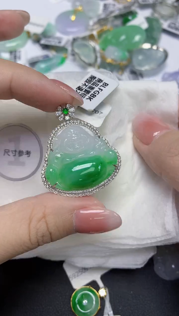 颈饰18K金镶嵌翡翠天然缅甸翡翠A货多样性发一件