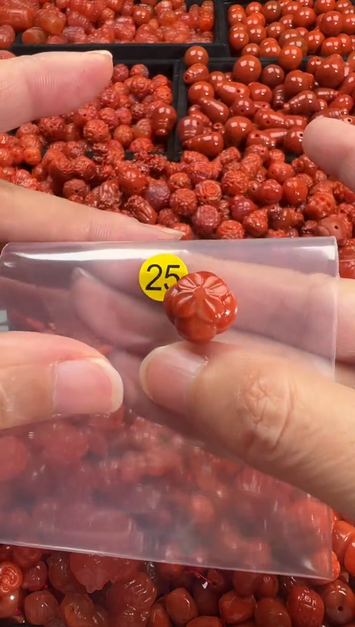 颈饰未镶嵌南红玛瑙1