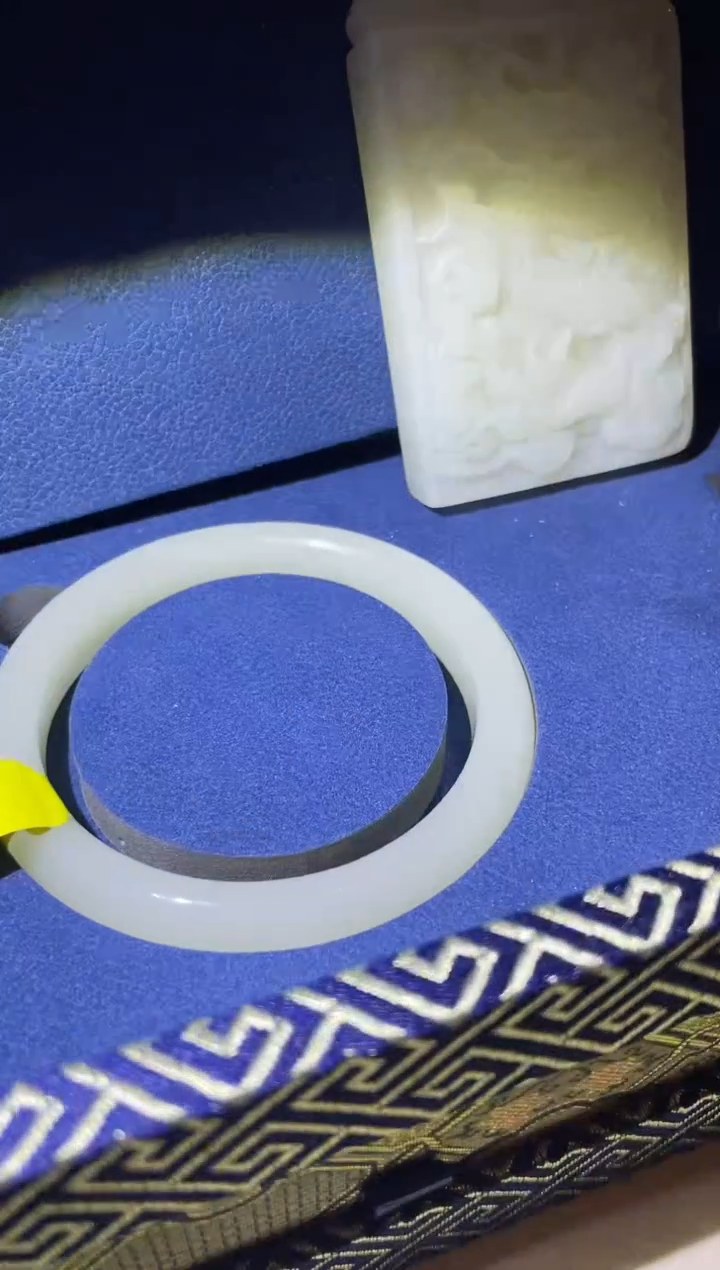 【闪购商品】一一一一一一188两个白