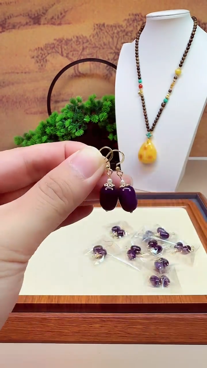 14K金镶嵌苏纪石（舒俱来）耳钉E41 