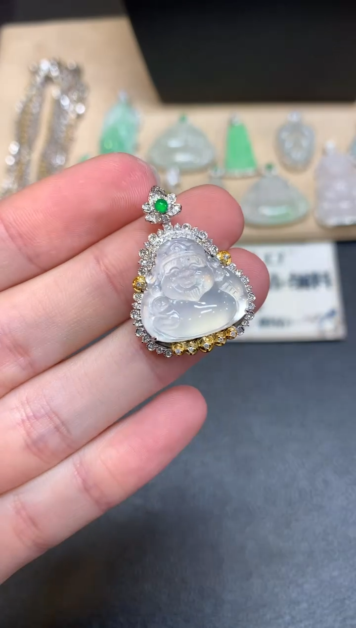 【闪购商品】翡翠颈饰18K金镶嵌财神爷【无服务费】