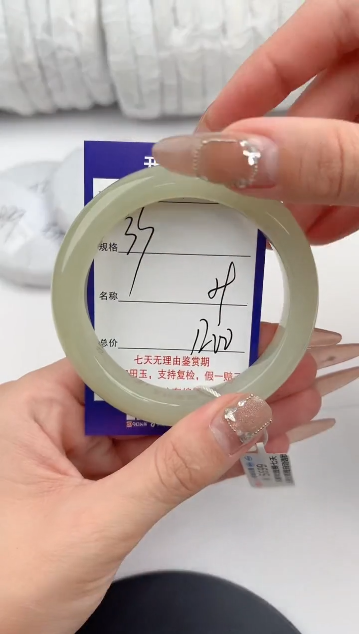 【闪购商品】和田玉手镯未镶嵌33颜色微差无瑕疵