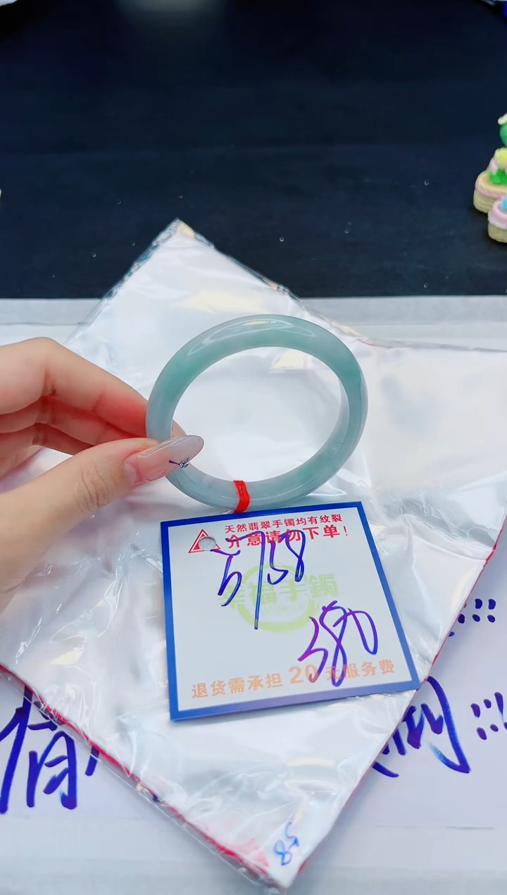 【闪购商品】翡翠手镯未镶嵌，质检证书图片色彩偏黑白