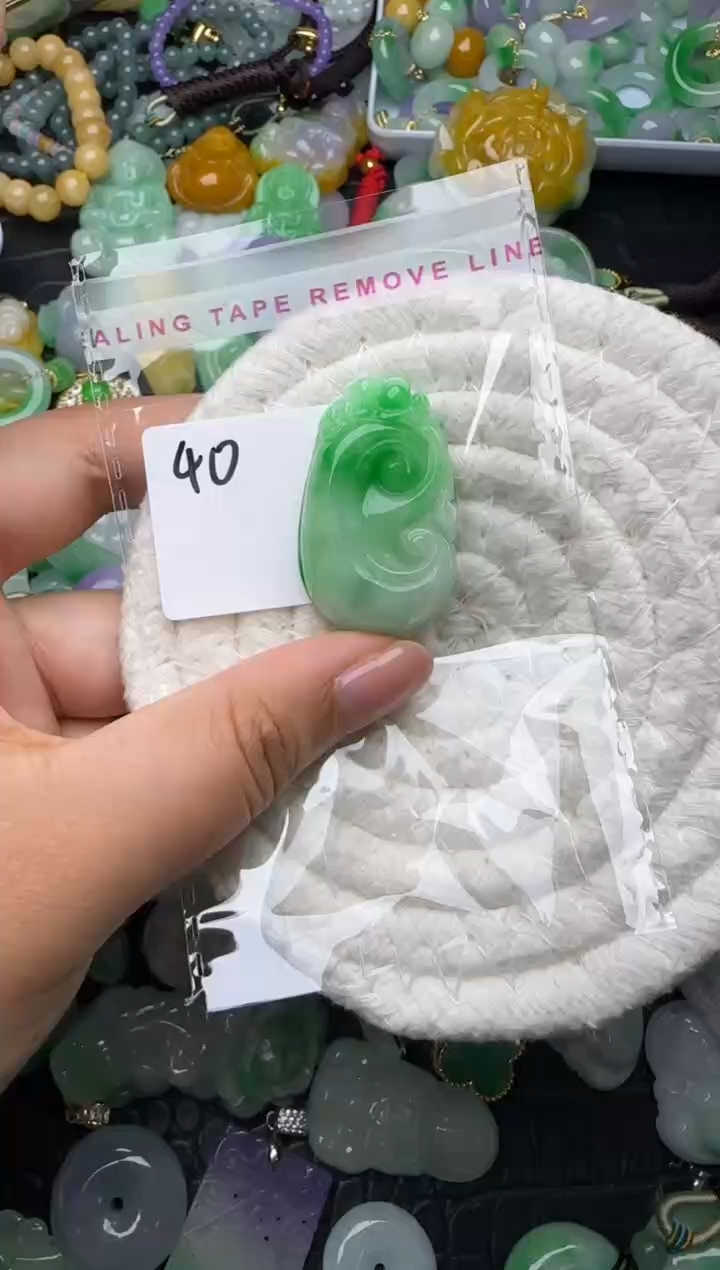 颈饰未镶嵌翡翠缅甸翡翠吊坠