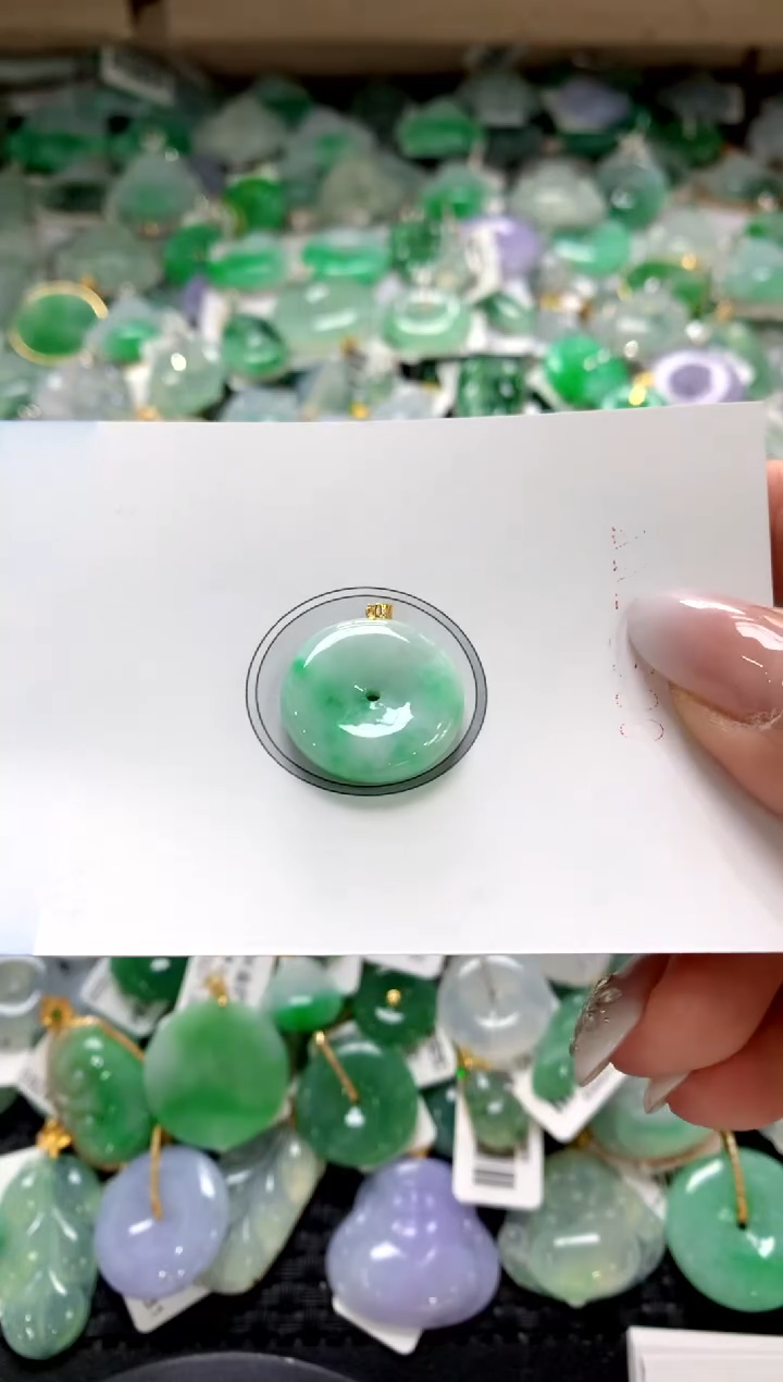 颈饰18K金镶嵌翡翠1111111111111111