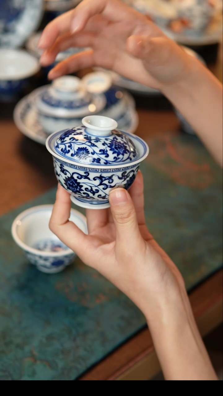 其他陶瓷缠枝连小盖碗