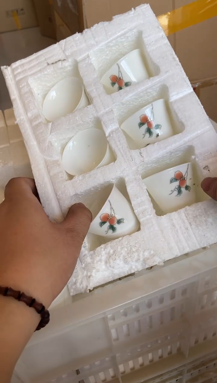 杯摄影的产品有使用过的痕迹有点脏介意勿拍
