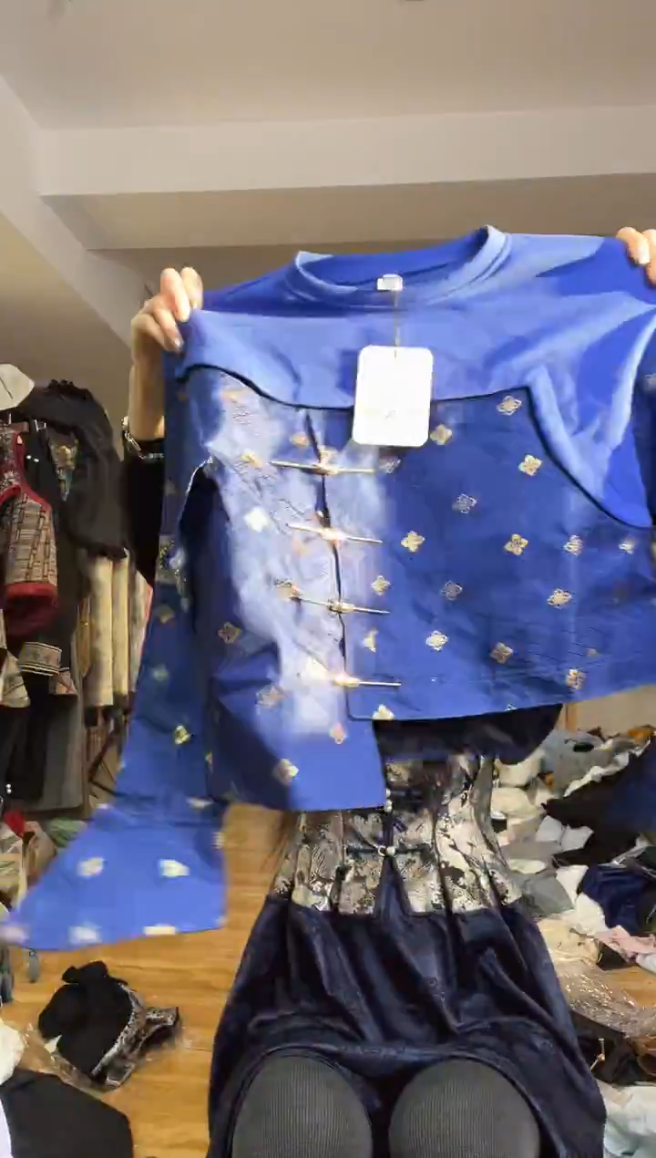 卫衣  S码   115斤以里