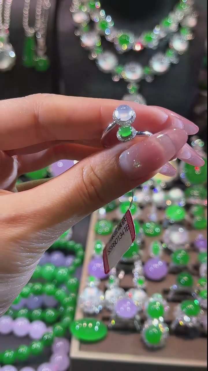 翡翠戒指18K金镶嵌戒指