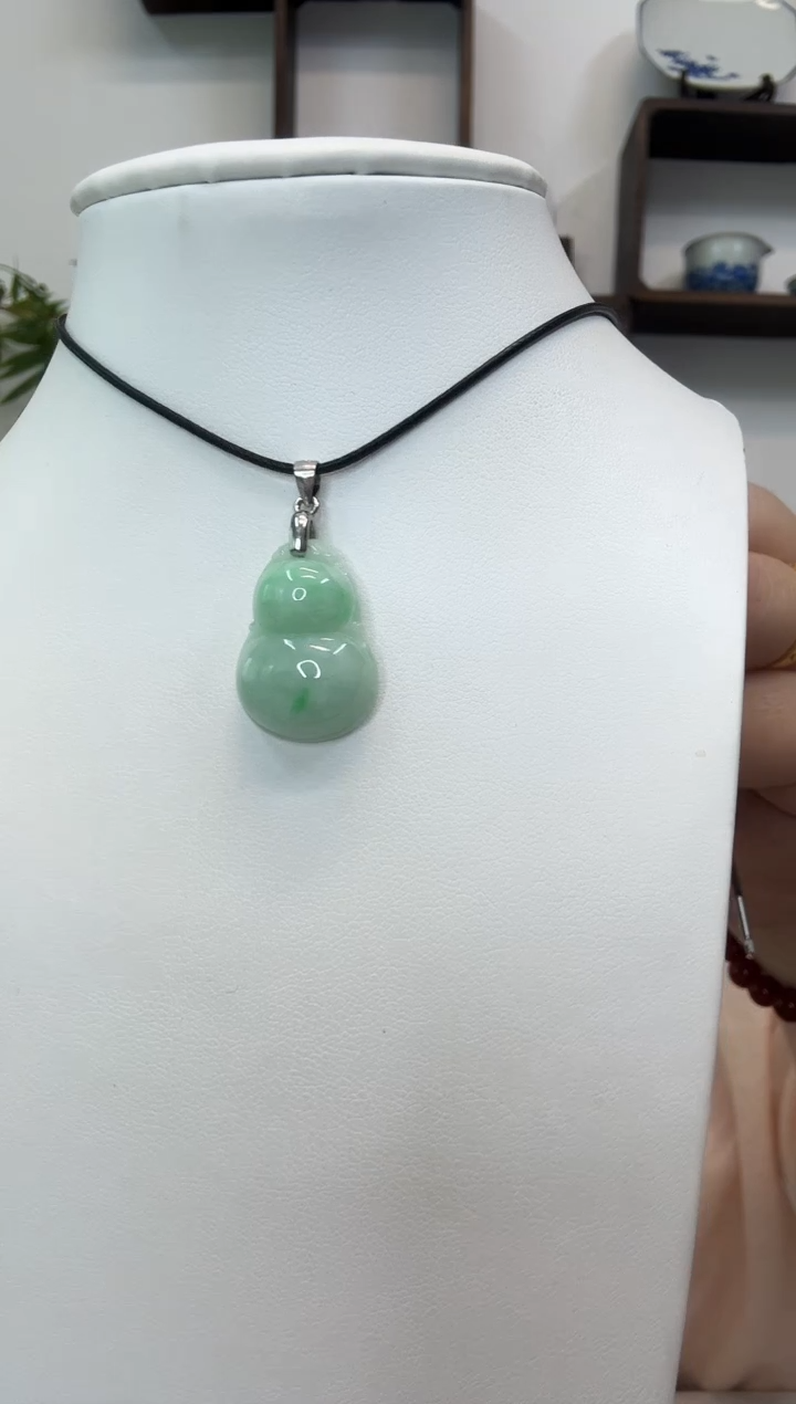 颈饰银S925镶嵌翡翠小葫芦