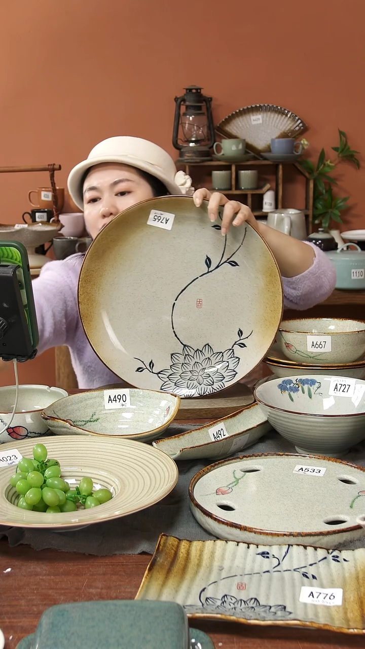 陶瓷A765 一只手绘蓝莲花超大圆盘36*5微瑕