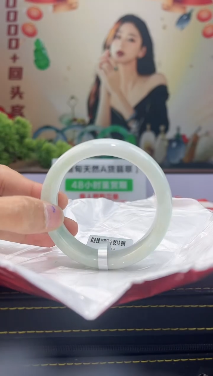 【闪购商品】翡翠手镯未镶嵌手镯12