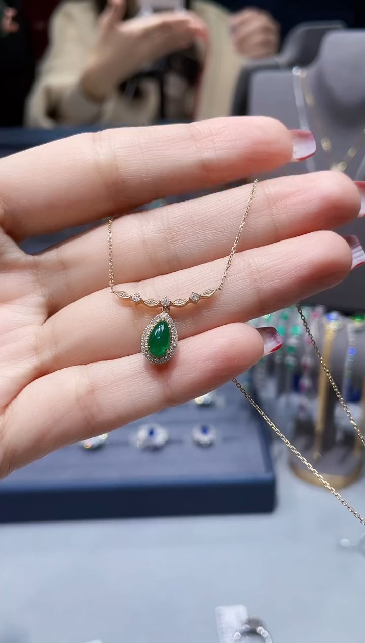 【闪购商品】祖母绿项链18K金镶嵌0.75克拉