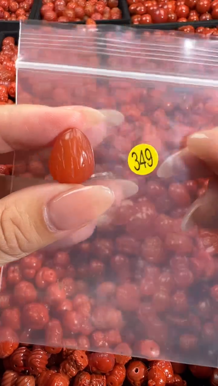 颈饰未镶嵌南红玛瑙1