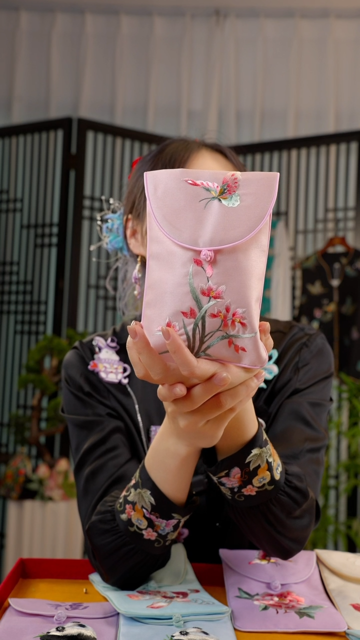 刺绣非遗绒花手工饰品