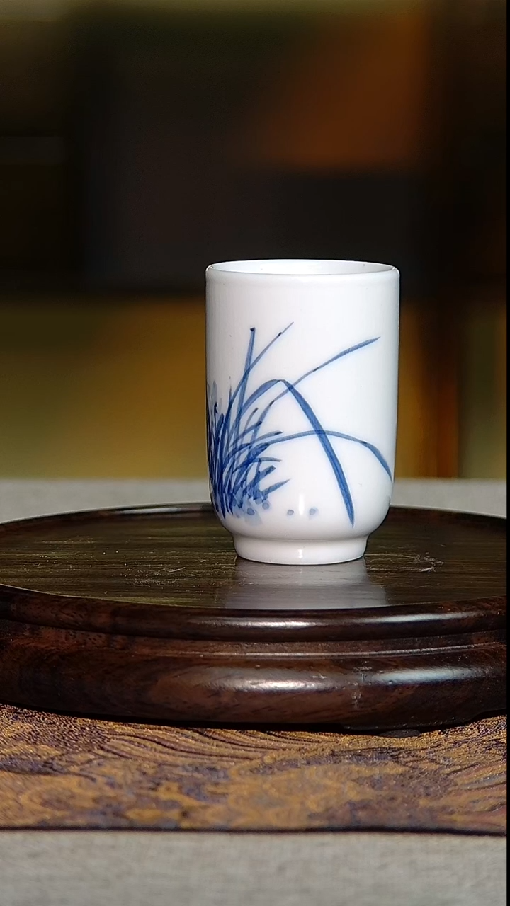 景德镇全手绘高温青花兰花闻香（微瑕）