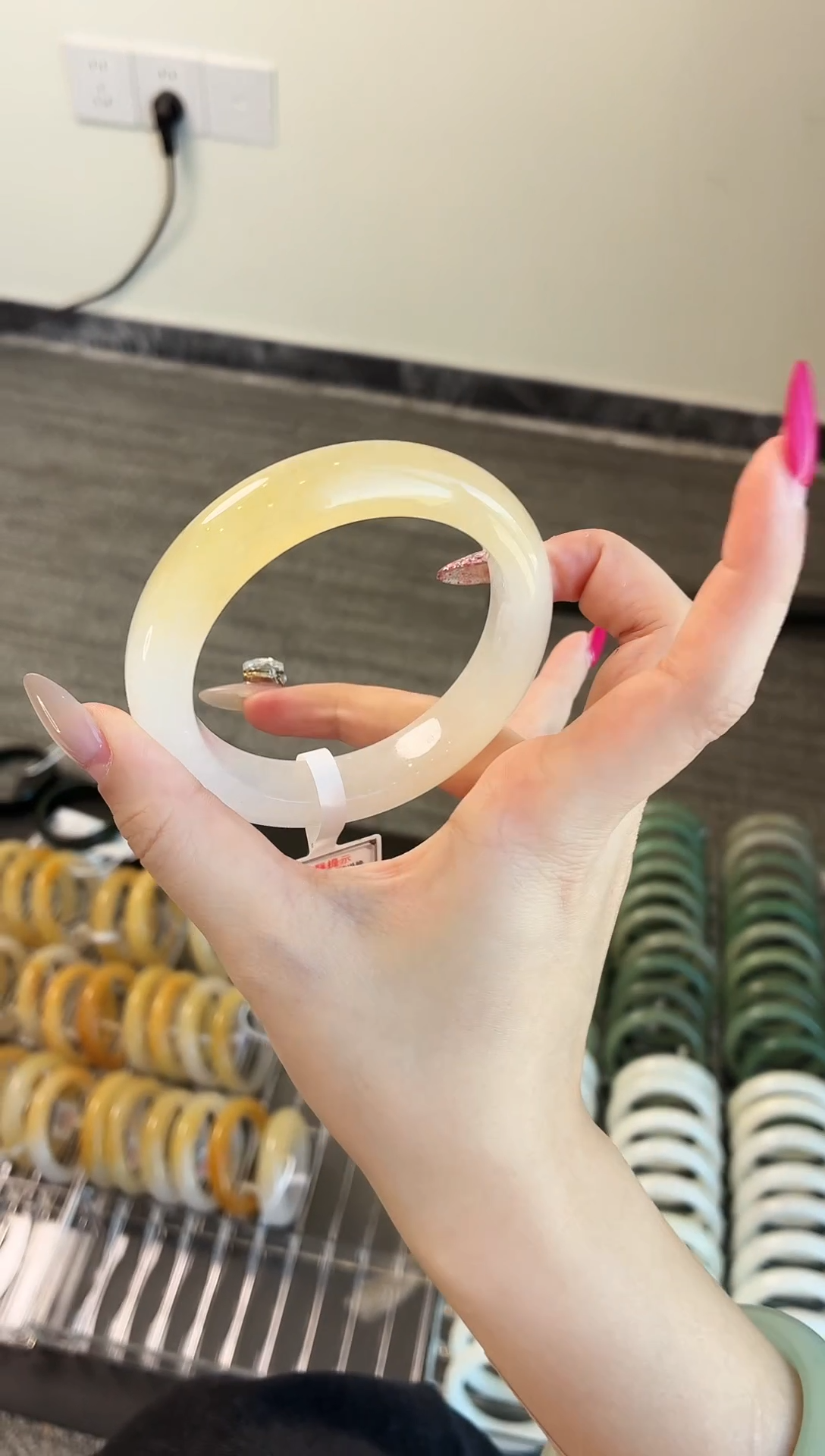 未镶嵌手镯石英质玉4.58