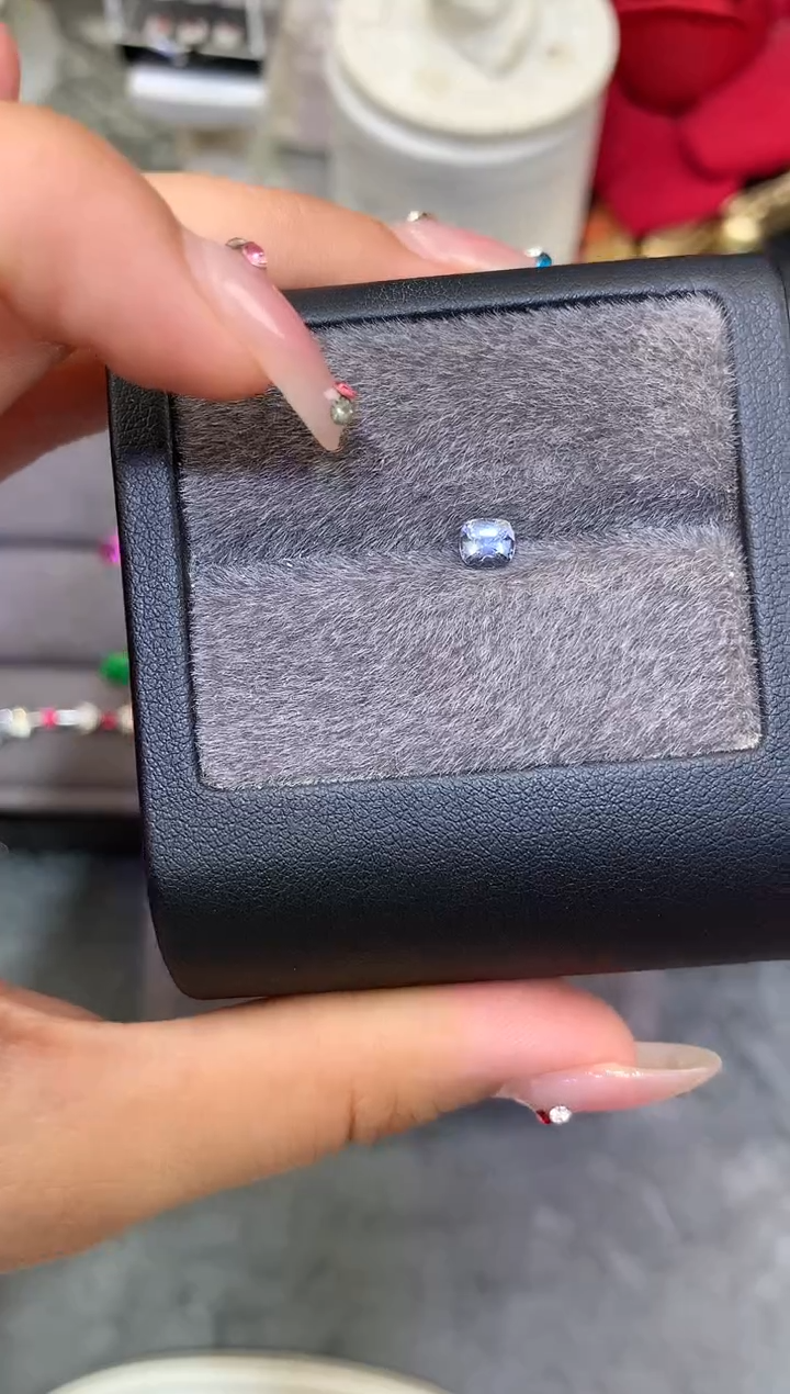 裸石尖晶石枕型 金属灰色调 0.49ct