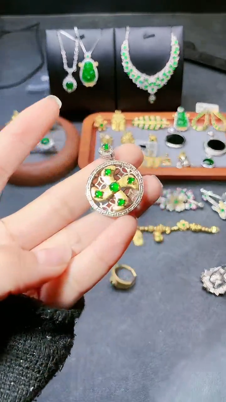 【闪购商品】翡翠吊坠(赠链)银S925镶嵌吊坠