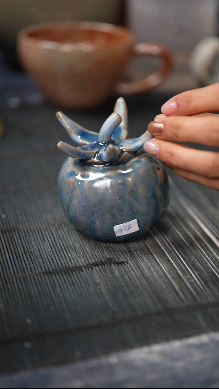 浪鬼家釉绘柴烧摆件