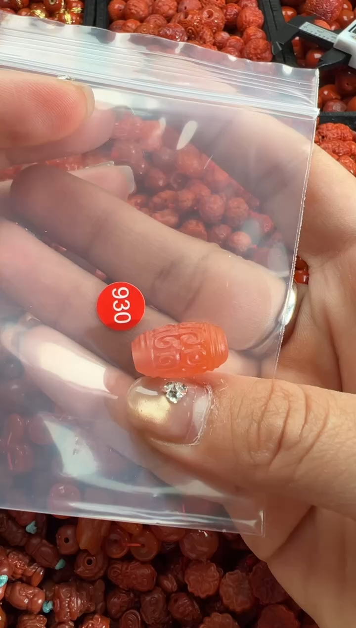 南红玛瑙未镶嵌颈饰1