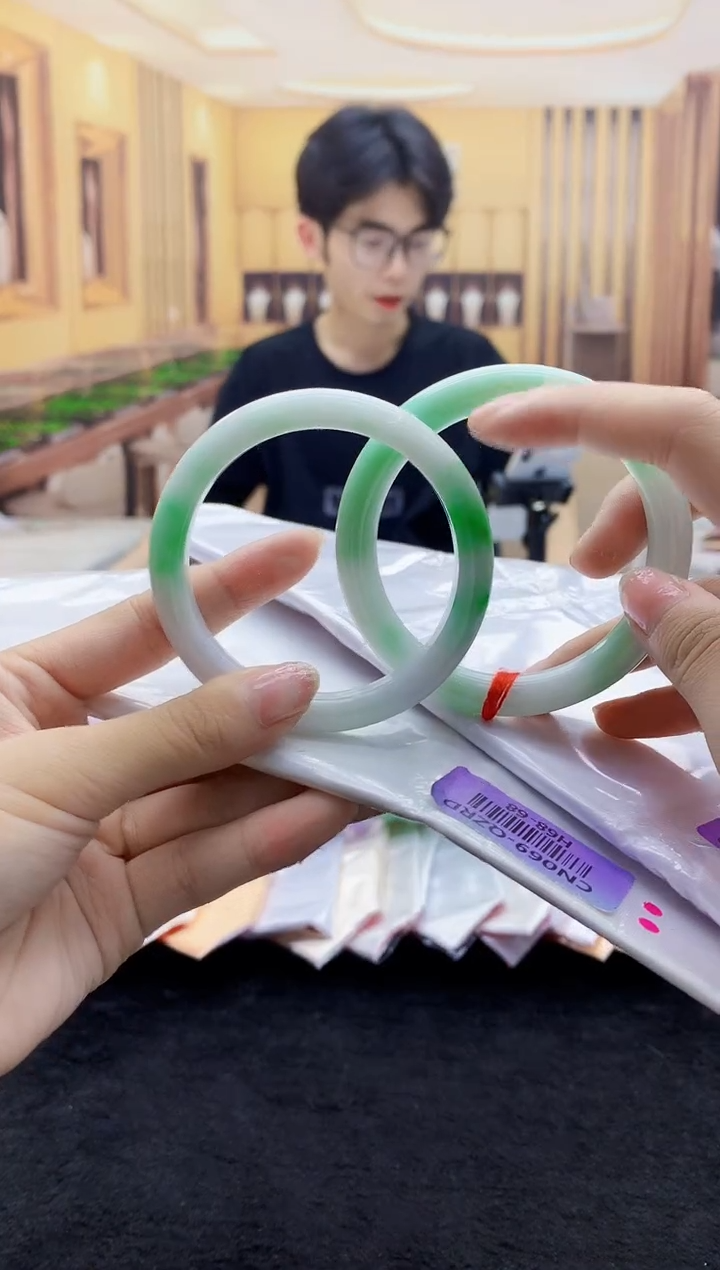 【闪购商品】翡翠手镯未镶嵌     H96-64