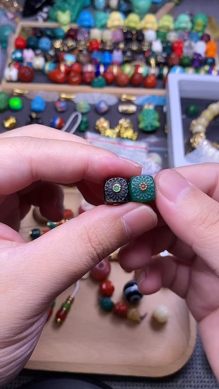 合金配饰玛瑙/玉髓精工镶嵌六方绿色+黑色