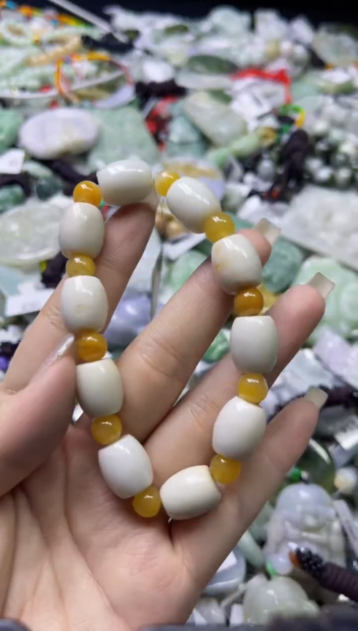 【闪购商品】翡翠颈饰未镶嵌00012402