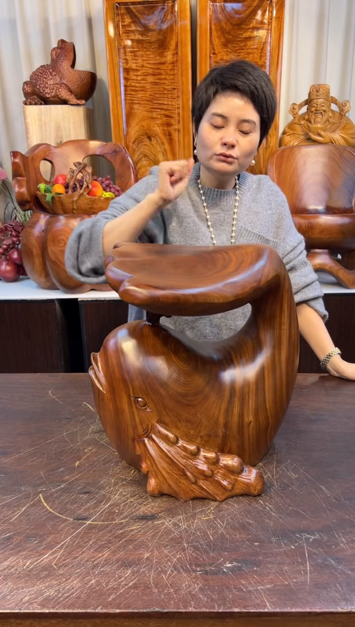 【闪购商品】香樟木实木创意凳子