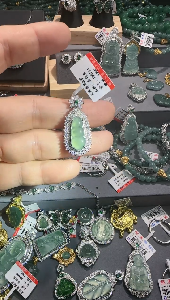 【闪购商品】翡翠吊坠(赠链)未镶嵌翡翠A货源头工厂带证书发