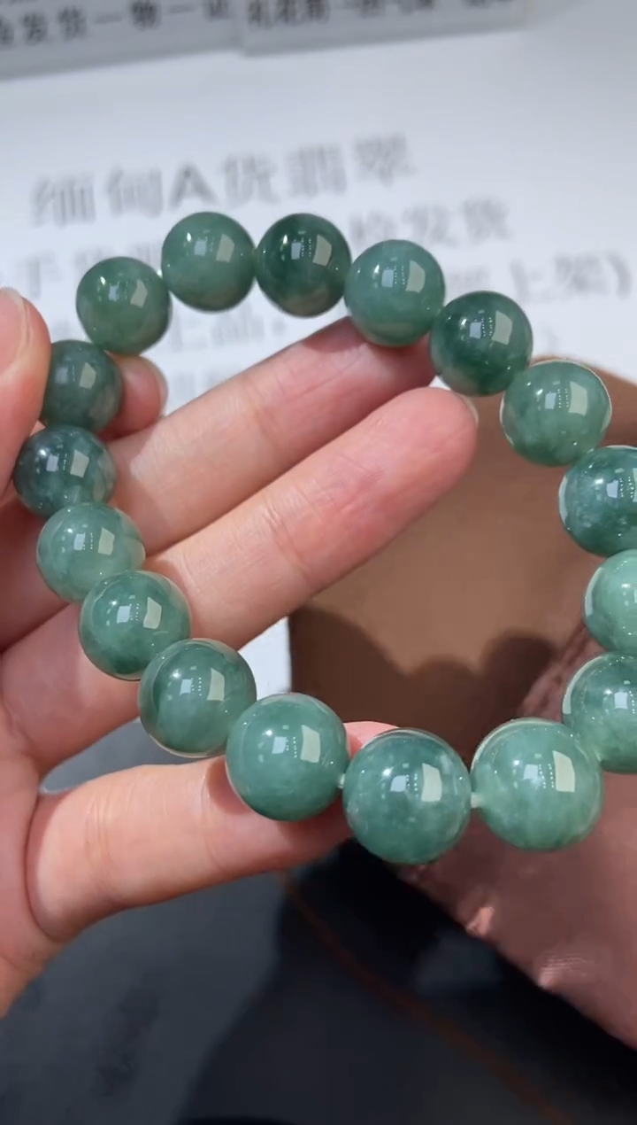 未镶嵌挂件翡翠373630     多人  多样性发一件