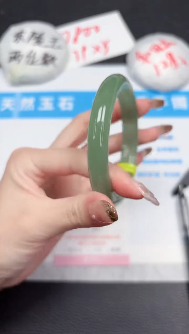 【闪购商品】石英质玉手镯未镶嵌97-58.9