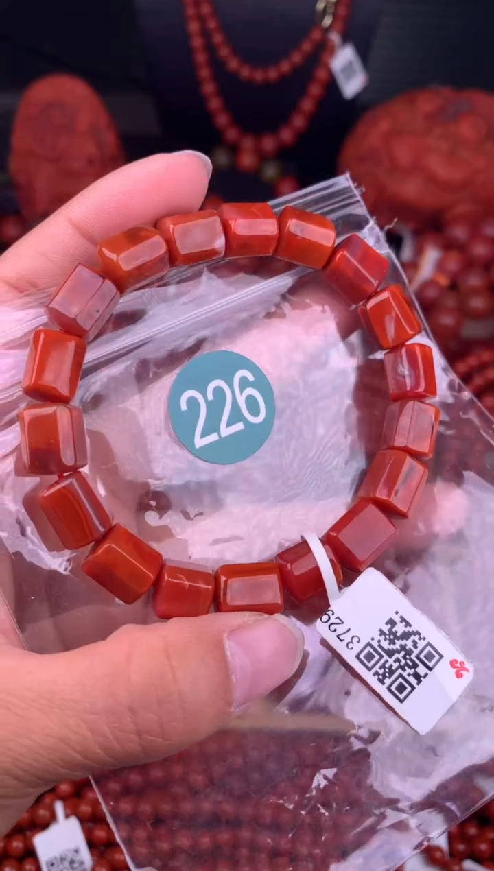 南红玛瑙未镶嵌珠宝奇石226-8