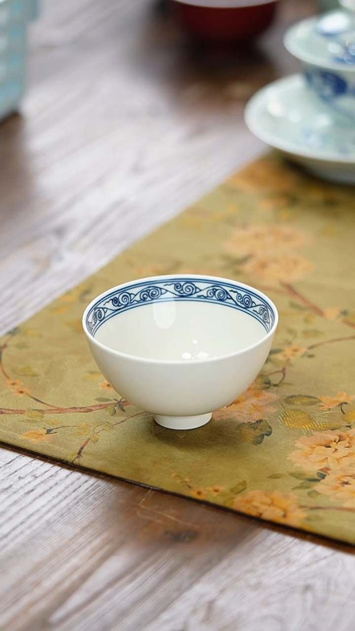 景德镇陶瓷茶器红枫窑鸡心杯