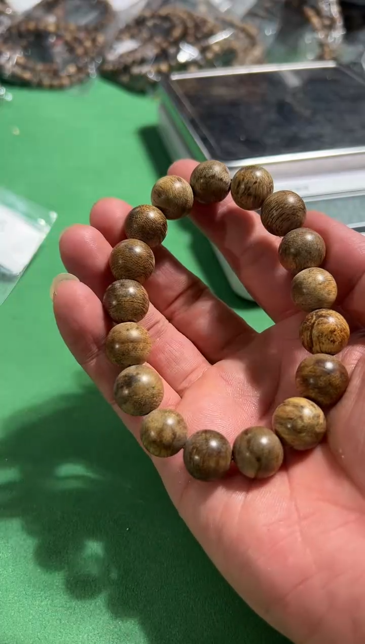 【闪购商品】沉香手串18克+111号越南多样性发一
